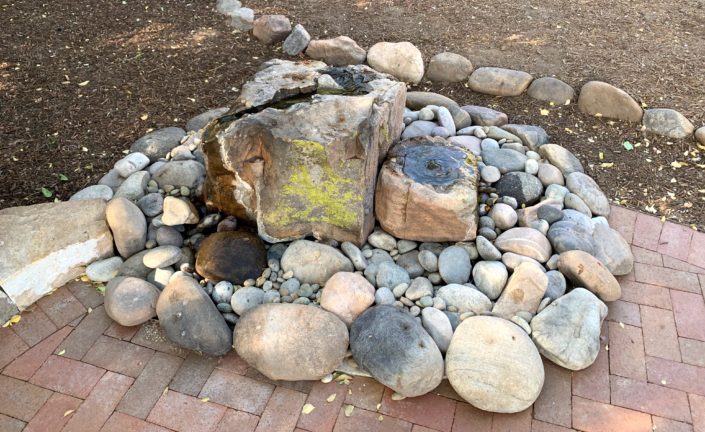 boulder riverrock water feature stone water fountain